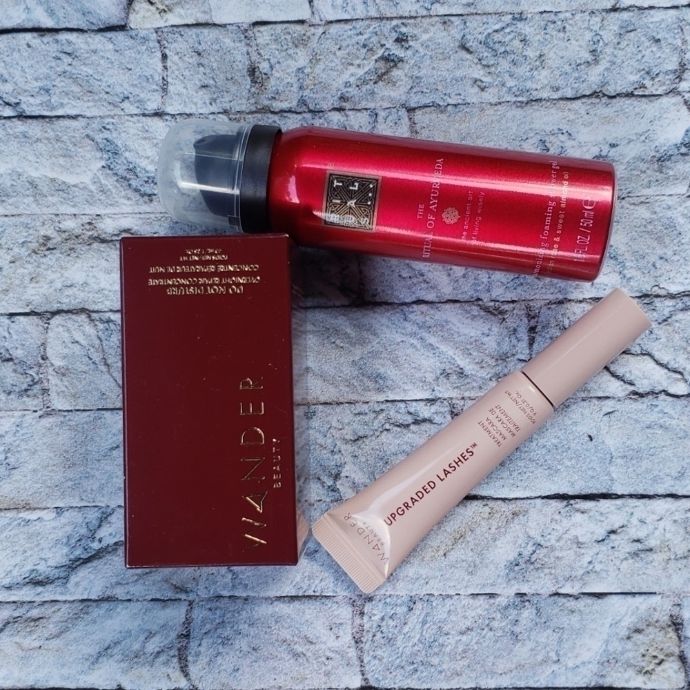 3 pcs bundle. Mascara, overnight repair consentrate and harmonizing shower gel.